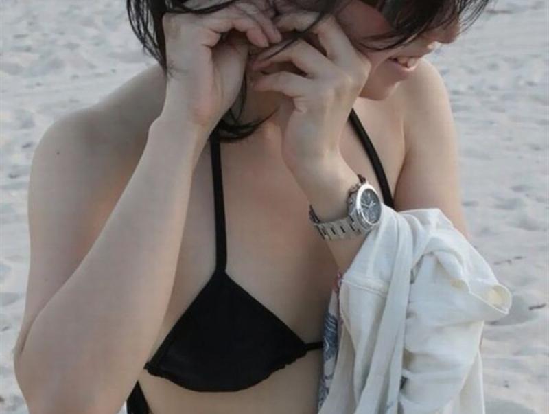 貧乳の女子が水着を着るとJCみたいに見えて興奮しちゃうｗｗｗのサムネイル