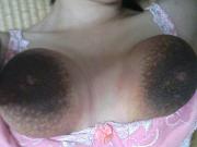 乳首だけで男たちを魅せている変態女子のおっぱい画像！これは凄いぞ・・・のサムネイル画像