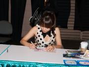 サイン会は絶好の胸チラスポットなんだね！(´∀｀*)ｳﾌﾌのサムネイル画像