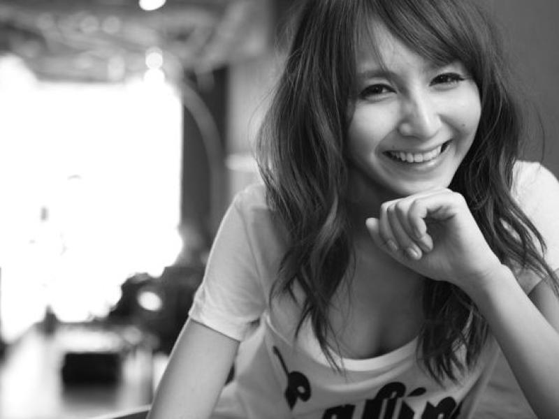 クールビューティな渕上彩夏の形の良いおっぱいをご覧ください…のサムネイル
