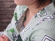 和服からはだけ出る胸チラが最高にエロい！！！のサムネイル画像