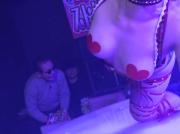 タモリ倶楽部でストリッパーのニプレス貼ってたけどオッパイは出てたよ！(※gif画像あり)のサムネイル画像