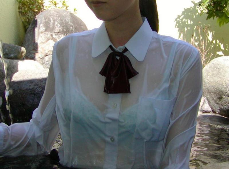 制服から透けブラしてる女の子を凝視したいわのサムネイル