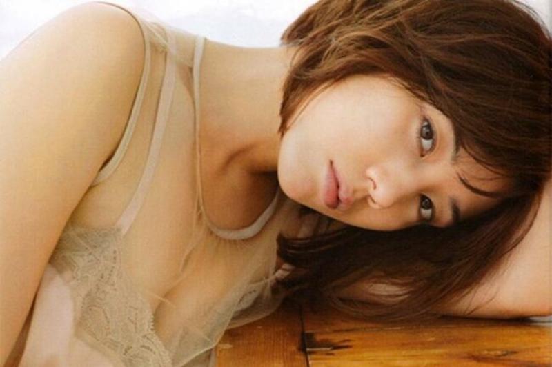 仲里依紗エロ画像98枚 濡れ場ヌードや谷間がセクシーな胸チラ・美脚生足太もも集めてみたのサムネイル