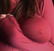 【ノーブラ】ブラジャーつけずに乳首透けさせてる女性を御覧ください(*´ω｀*)のサムネイル画像