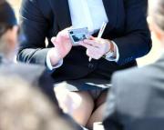 OLパンチラ画像97枚 対面やしゃがみなどスカートから下着がちら見えした瞬間集めてみたのサムネイル画像