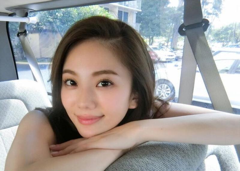 女子アナ・伊東紗冶子のGカップおっぱいを見よ！爆乳水着グラビア画像137枚のサムネイル