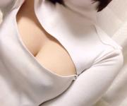 寒くなってきたから胸開きタートルネックで股間を熱くしようかな！のサムネイル画像