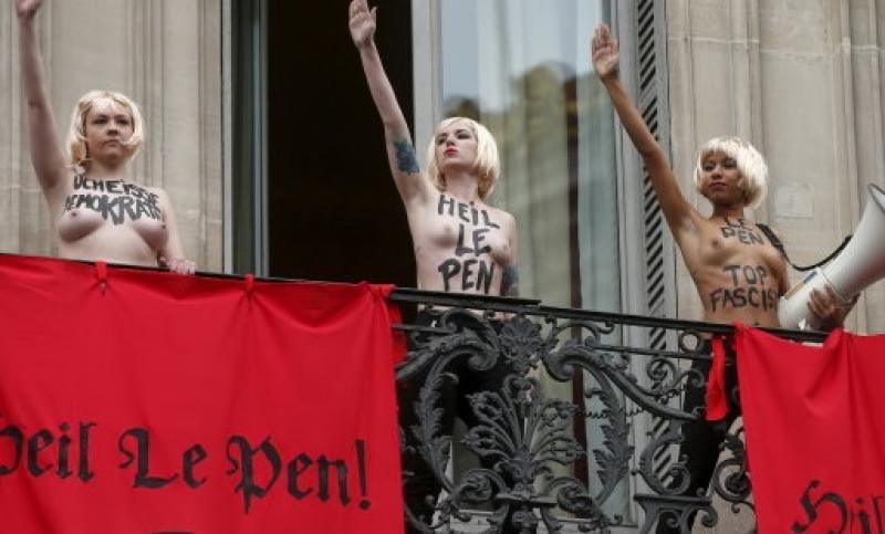 おっぱい丸出しで抗議を行うトップレス抗議集団FEMENのサムネイル
