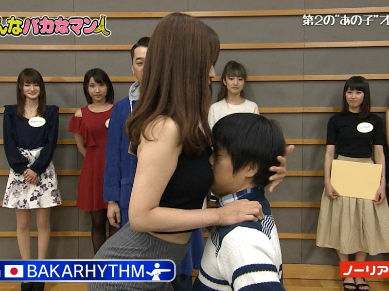 芸人たちが巨乳女性にパフパフされててガチで羨ましい… (25枚)のサムネイル