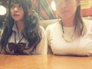 テーブルの上におっぱいを乗せて巧妙に誘ってる女ｗｗｗ 32枚のサムネイル画像