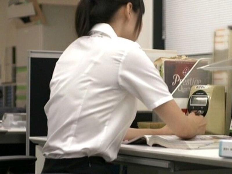 健気に働く素人達の透けブラを盗撮したので貼ってくｗ 34枚のサムネイル