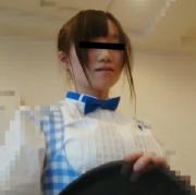 Hカップの乳袋店員のオッパイにぶっかけ！のサムネイル画像