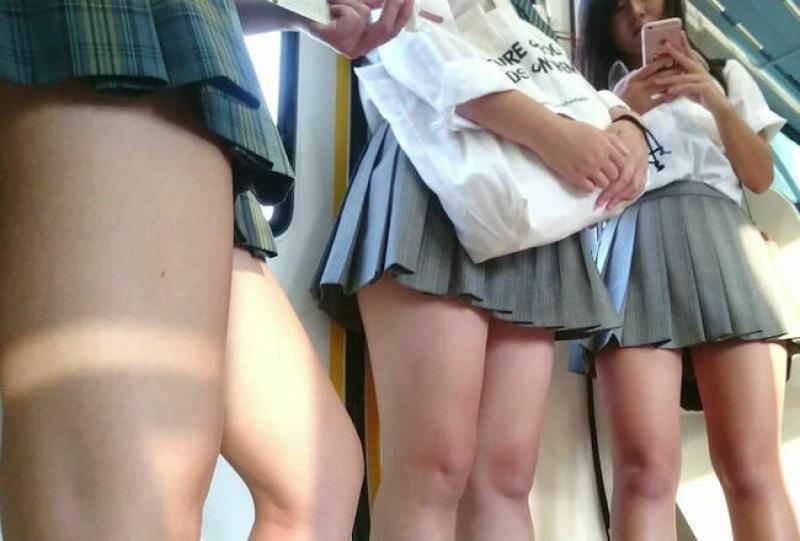 JK太ももエロ画像183枚 電車や街で見かけた女子校生の脚フェチ画像集めてみたのサムネイル