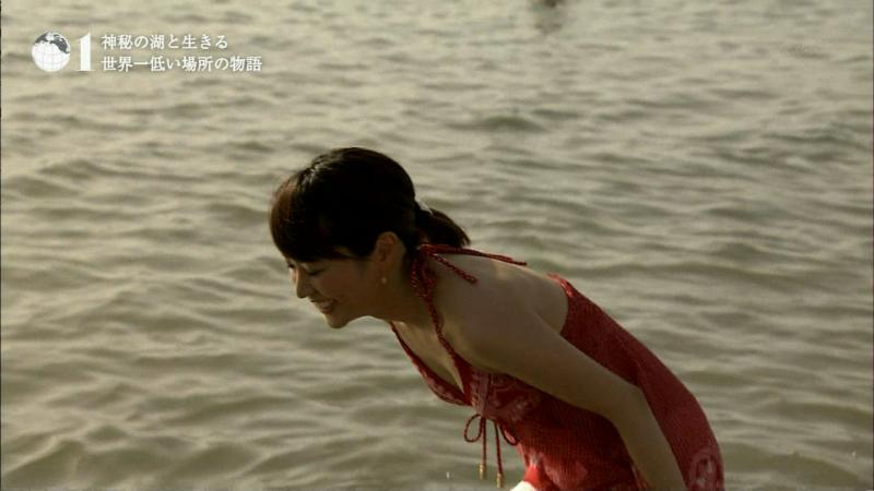 村井美樹 36 がヨルダンの死海でビキニから谷間を晒す おっぱいエロ画像 おっぱいさん