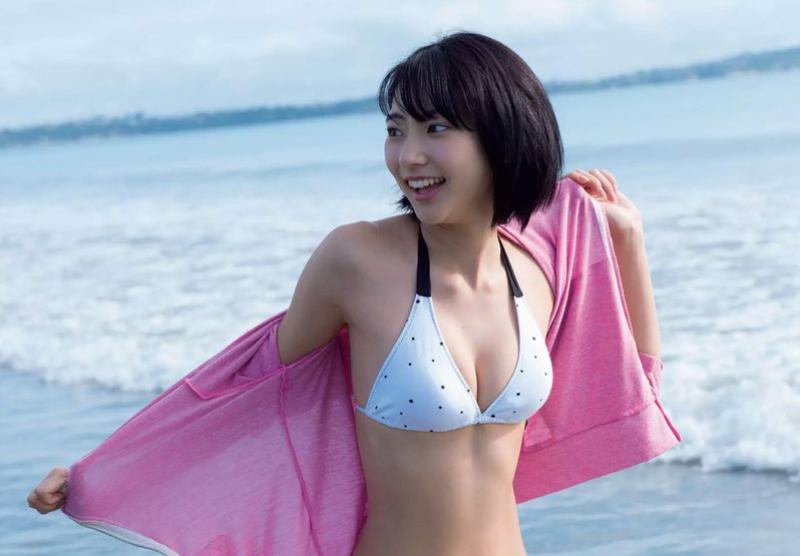 武田玲奈のCカップおっぱいやムチ尻、生太ももがたまらん！のサムネイル画像