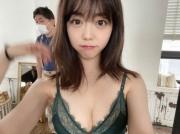 元AKB【峯岸みなみ】子育ておっぱい手ブラ＆水着グラビア画像256枚のサムネイル画像