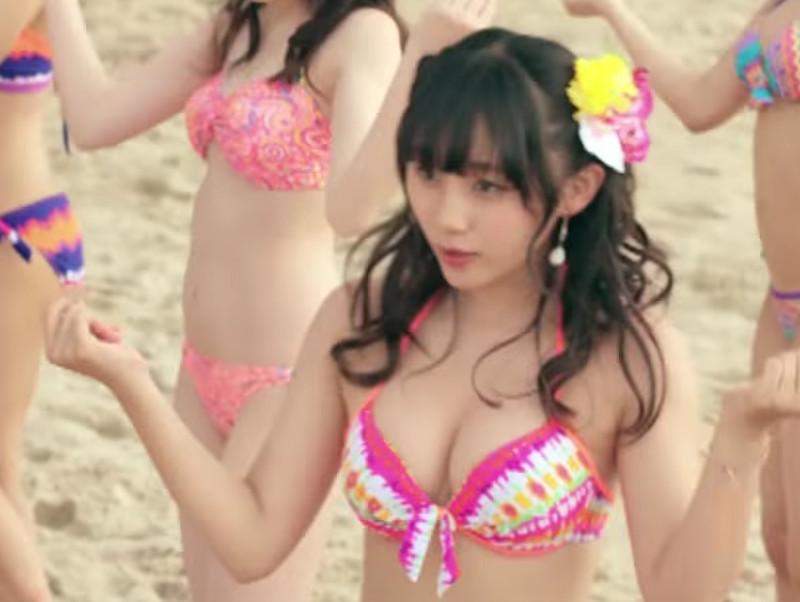 【NMB48】薮下柊のDカップおっぱいや太ももがムチってる！　エロ水着MVが公開される！のサムネイル