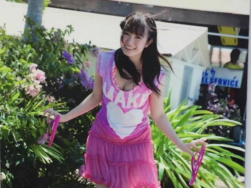中元日芽香のDカップおっぱいがエロい！谷間が抜けるンゴ！のサムネイル
