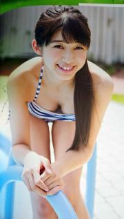 モー娘。牧野真莉愛の胸チラエロすぎｗｗｗ水着姿のCカップおっぱい！のサムネイル画像