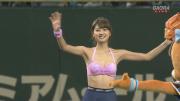 モデルの松元絵里花(20)がピンクのビキニで谷間見せて始球式のサムネイル画像