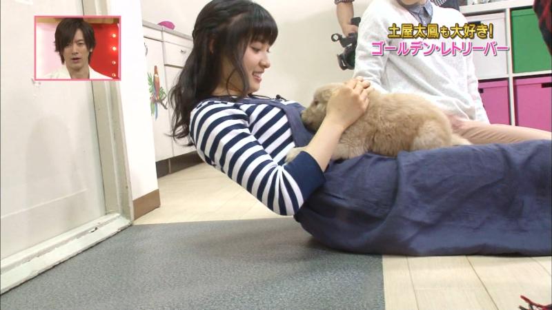 土屋太鳳がバラエティ番組で巧妙に美乳をアピールしている件のサムネイル