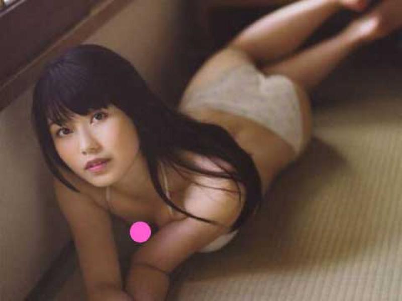 【衝撃】横山由依の乳首が飛び出てるｗｗｗのサムネイル