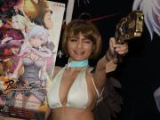 アニメジャパン2014で現役JKグラドル星名美津紀がエロコスでおっぱいハミ出まくりのサムネイル画像