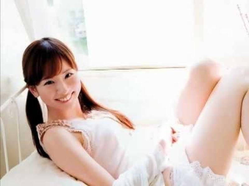 【ちっぱい】皆藤愛子アナが朝番組でセクシー太ももを大胆露出してニュースを聞いてない件！！のサムネイル