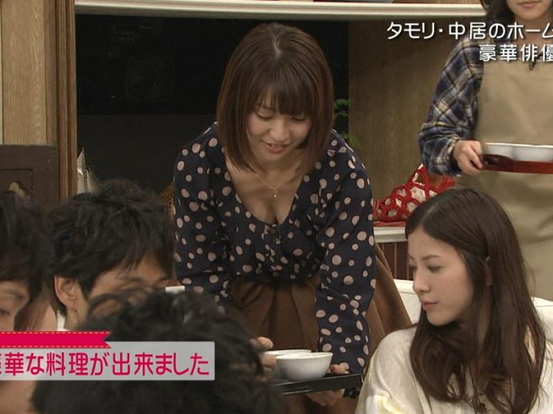 テレビで偶然写った芸能人の胸チラハプニングキャプ画像集 Part2のサムネイル
