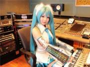 初音ミクコスプレしてるアニソン歌手のRAYコスプレより巨乳がきになる件！のサムネイル画像