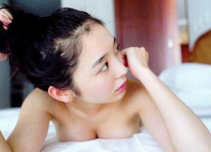おのののかのセミヌード＆グラビア画像361枚 こぼれそうなおっぱいとむちっと水着ショットまとめのサムネイル
