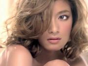 ローラのEカップ谷間がエロすぎて勃起不回避キャプ画のサムネイル画像