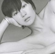 椎名林檎のセミヌード＆グラビア画像79枚 アルバムジャケの半裸ショットや谷間チラ・着衣巨乳まとめのサムネイル画像