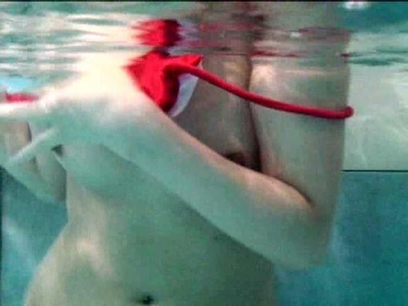 乳首ポロリ画像76枚 水泳大会で水着からおっぱいが出ちゃったお宝集めてみた001