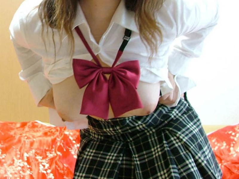 性活指導したくなる女子校生のフレッシュなおっぱい画像のサムネイル
