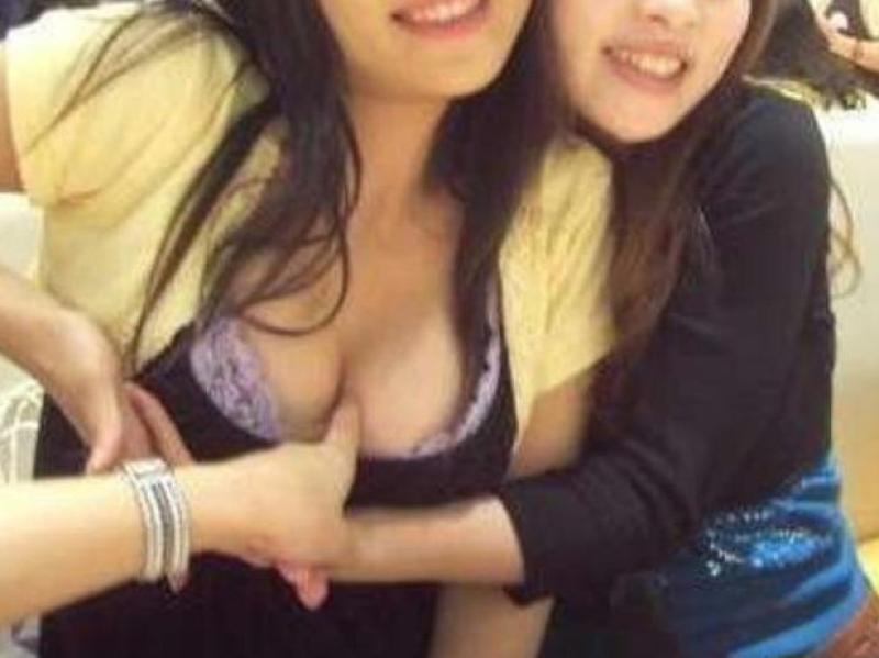 リア充女子「ウェーイｗｗｗ」 テンションMAXでおっぱいを晒すギャルたちｗｗｗのサムネイル
