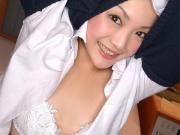 素人娘たちの脱ぎかけおっぱい画像がエロいのサムネイル画像