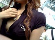 なんだかムラムラしたから素人の胸元を盗撮したンゴｗｗｗのサムネイル画像